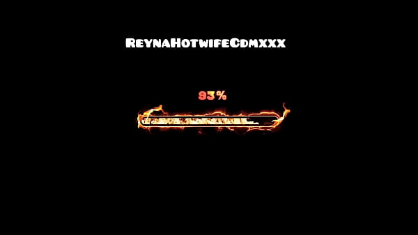 Mi marido me deja chuparle los huevos a su amigo, me chorreo en su verga cuando me penetra y deja que me hable sucio