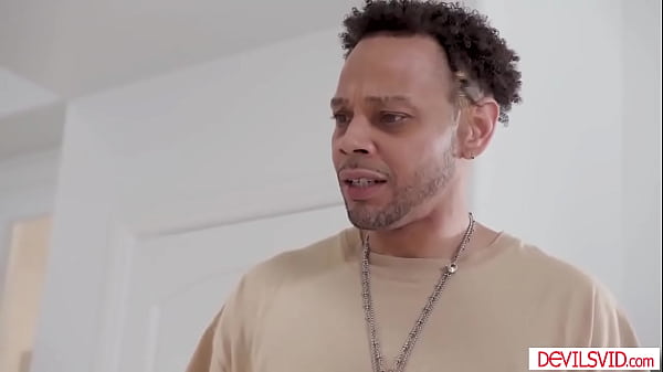 Black guy fucking and making white blonde roommate squirt