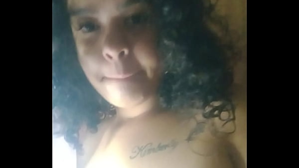 ESPOSINHA SAFADA VESTINDO LINGERIE SEXY PARA ME PROVOCAR VOU LEITAR ELA HOJE ATÉ QUE SUA BUCETA EXPLODA DE TANTO LEITE