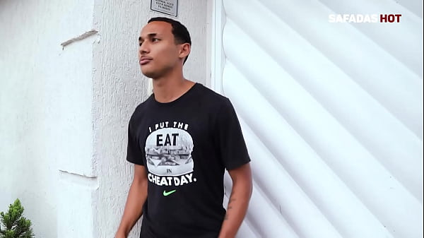 Fodendo a mulher do meu amigo!