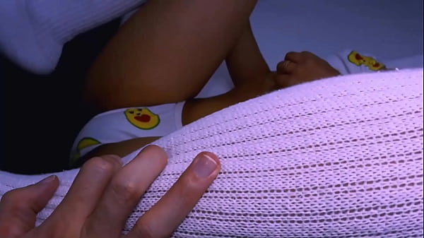 La hermanastra invitó al infiel a su apartamento, y se entregaron por completo.