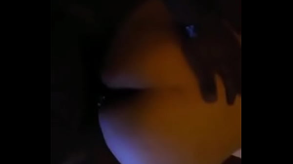 Le guata serle infiel a su marido