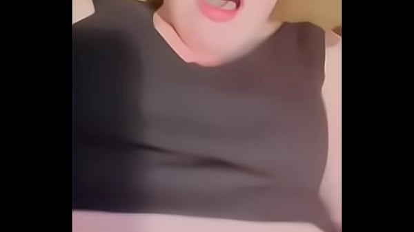 Pretty Roxy cums to completion on the couch