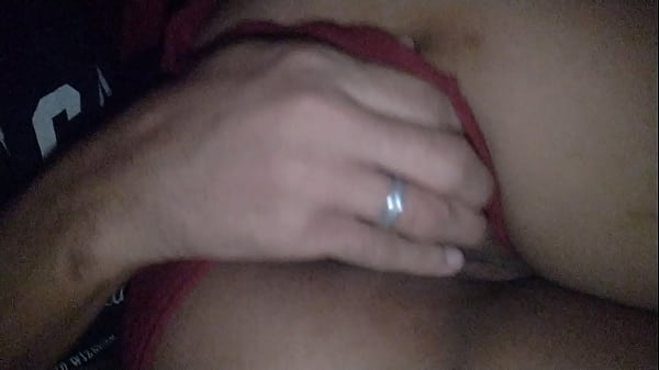 Fiquei com tesão ao lado da minha meia irmã e ela chupou meu pau – Casal Akira