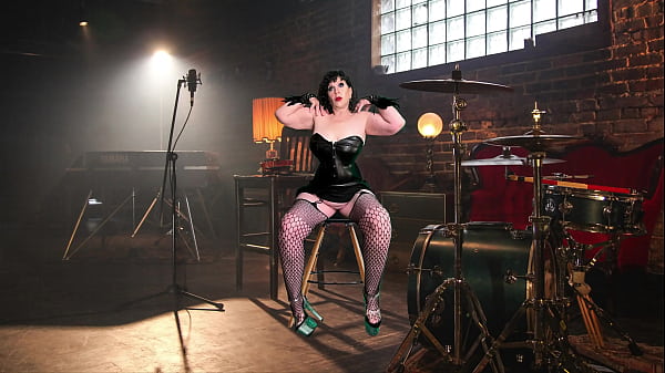 Granny Darke: Wicked Good Masturbating Old Groupie