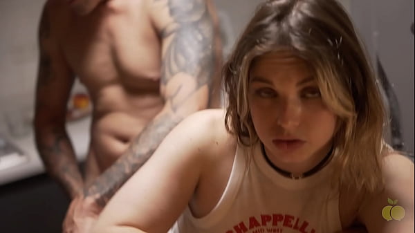 I send my husband to the bank to suck the pizza delivery guy’s dick