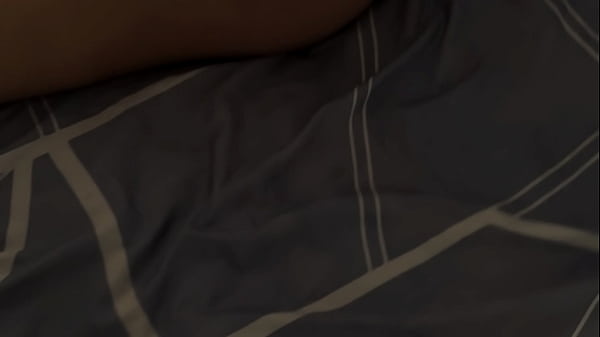 LLEGA EN LA MADRUGADA TAN B. QUE NI SE DA CUENTA DE LO QUE LE ESTOY HACIENDO PERO LE GUSTA