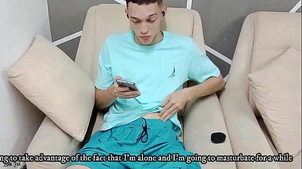 Madrastra me pilla masturbándome con el porno y se hace cargo