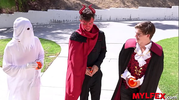 Mylfex – Evil Boys Bangs Friend’s Mom on Halloween