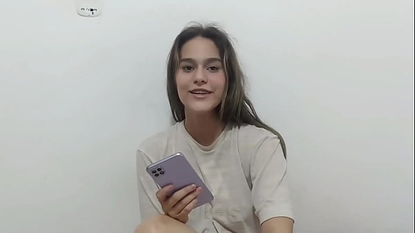 RICA FOLLADA CON LA CACHONDA DE MI HERMANASTRA EN SU CUARTO LE CHUPO SU RICO COÑO LE DOY DURO HASTA CORRERME EN SU CULO – PORNO CASERO