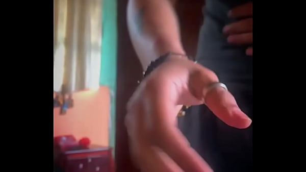 Maluma – Posando sexy con mis gemidos de fondo