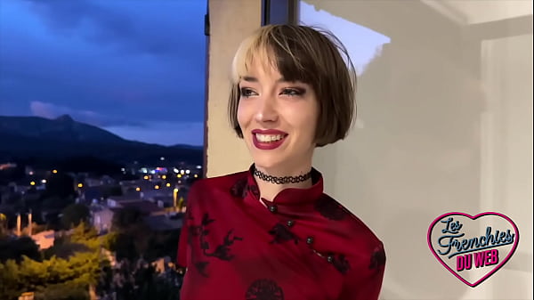 Oney, jeune coquine, veut la double pénétration