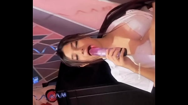 UNIVERSITARIA SE ROCA CON SU DILDO