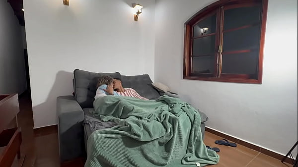 FUDENDO A ESPOSA ENQUANTO O CORNO ASSISTIA. – FREE