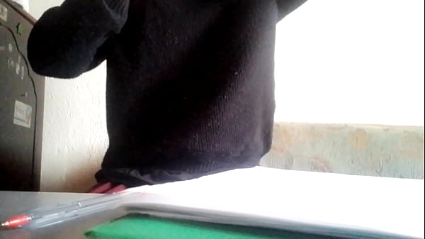 Maluma – Intentando resolver un problema lógico mientras me jalo la verga ?