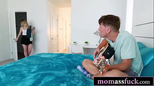 Nephew Stretches His Step-Aunt’s Tight Asshole in a Family Fling