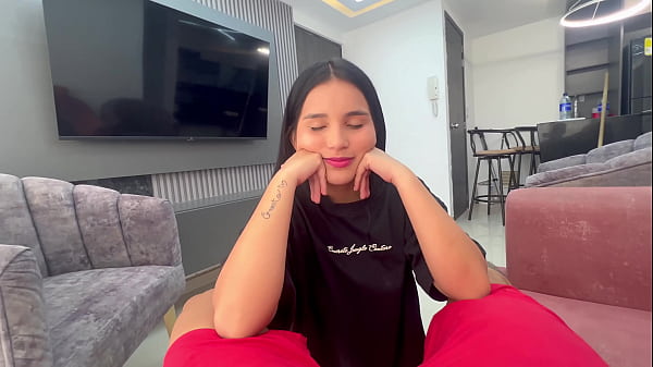 Me follo duro a mi hermanastra como castigo por estar desnuda por toda la casa seduciendome bien duro.