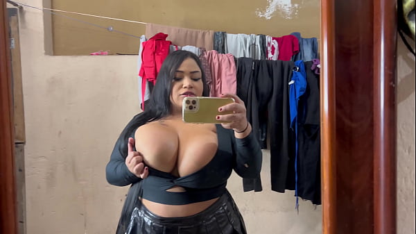 Peguei minha inquilina se masturbano e se tocando no quintal de casa ! Ela disse que estava gravando video porno não aguentei e participei