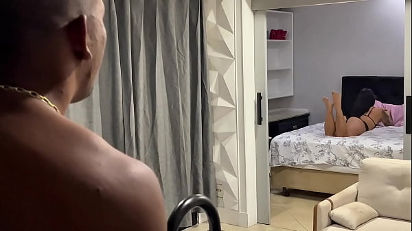 Lavei a louça pra ela e ela me retribuiu com mamada e sentou na minha piroca com vontade