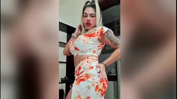 Morena gostosa provocando com suas tetas deliciosa