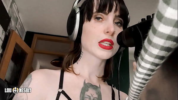 Pegging ASMR Lou Nesbit, Lia Louise